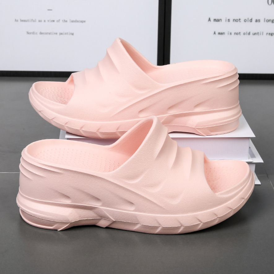 Pantufas de verão com sola grossa e salto alto, confortáveis e antiderrapantes